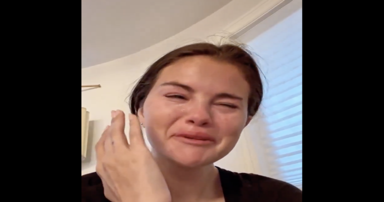 Selena Gomez Has Embarrassing Break Down Over Deportations – Tears & ALL!
